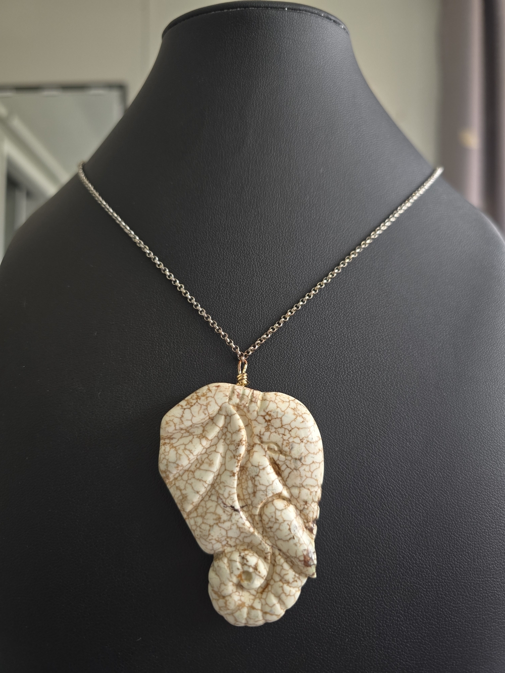 Handcrafted Cream Crackle Stone Elephant Pendant Necklace